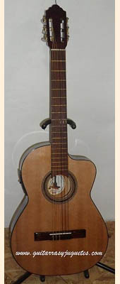 Guitarra Electroacústica de caobilla con pinabete. imagen 7